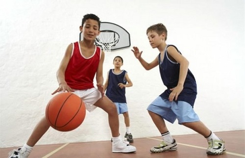 basketbol-oynayan-cocuk-gelisimi